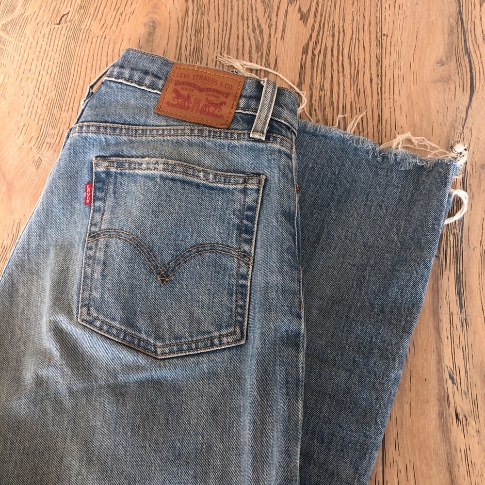 Levi’s Wedgie Fit Cropped Jeans Size 27